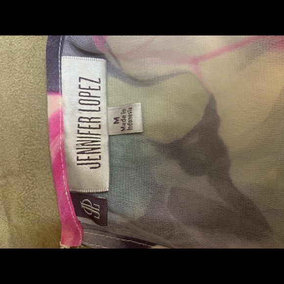 Jennifer Lopez Floral Sleeveless Top - Picture 5 of 7